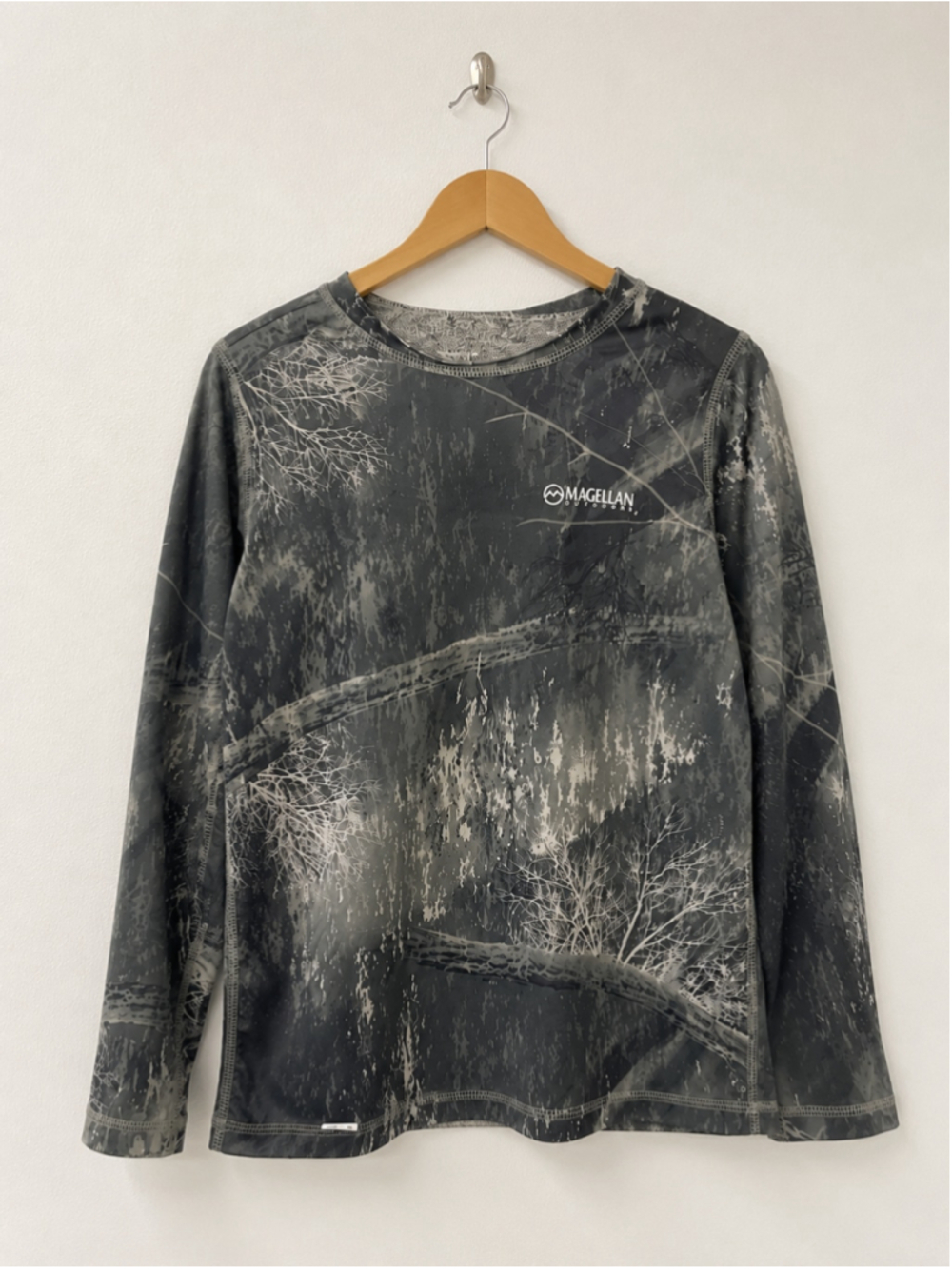 Magellan Outdoors Boys Small Gray Camo Performance Long Sleeve Shirt Hunting Fis